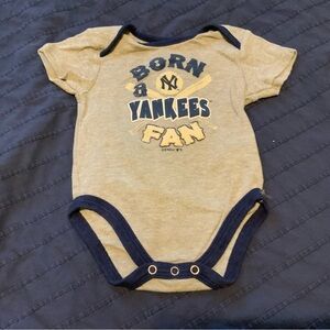 ⭐️ 5 for $15 NY Yankees Onesie